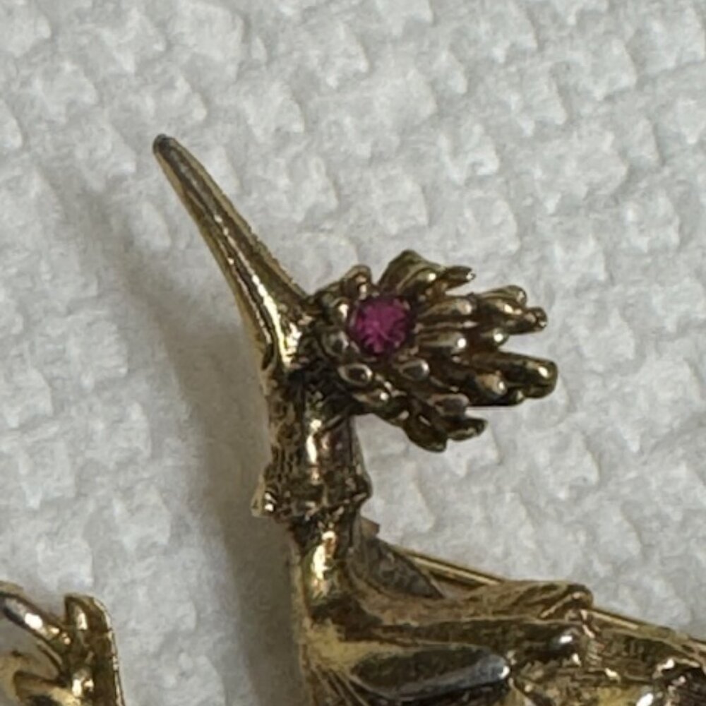Vintage Gold Tone Road Runner Brooch with Ruby Colored Eye Neck Feathers - Picture 5 of 10